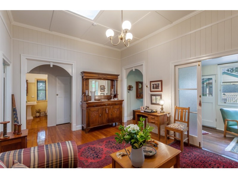 2 Collins Street, Mount Lofty QLD 4350