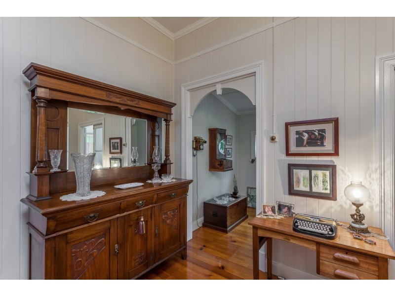 2 Collins Street, Mount Lofty QLD 4350