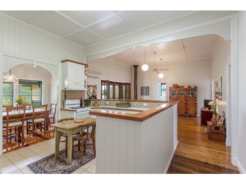 2 Collins Street, Mount Lofty QLD 4350