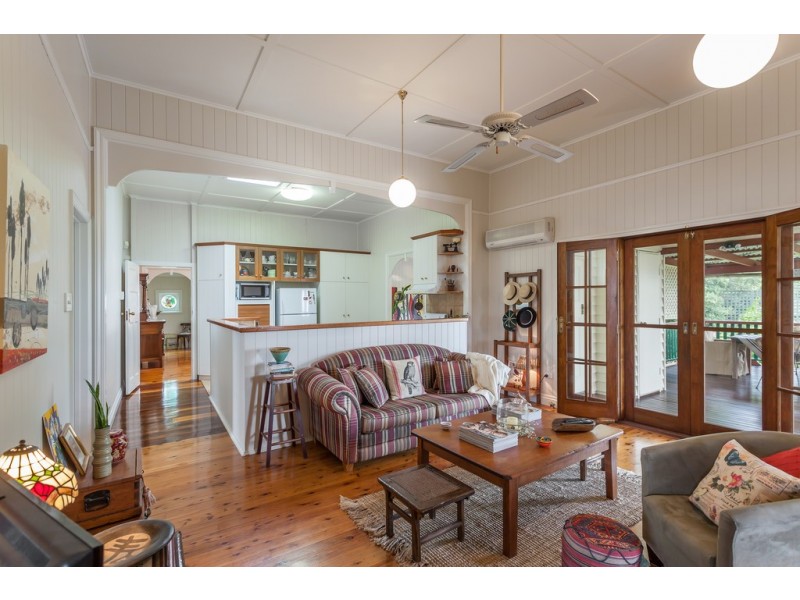 2 Collins Street, Mount Lofty QLD 4350