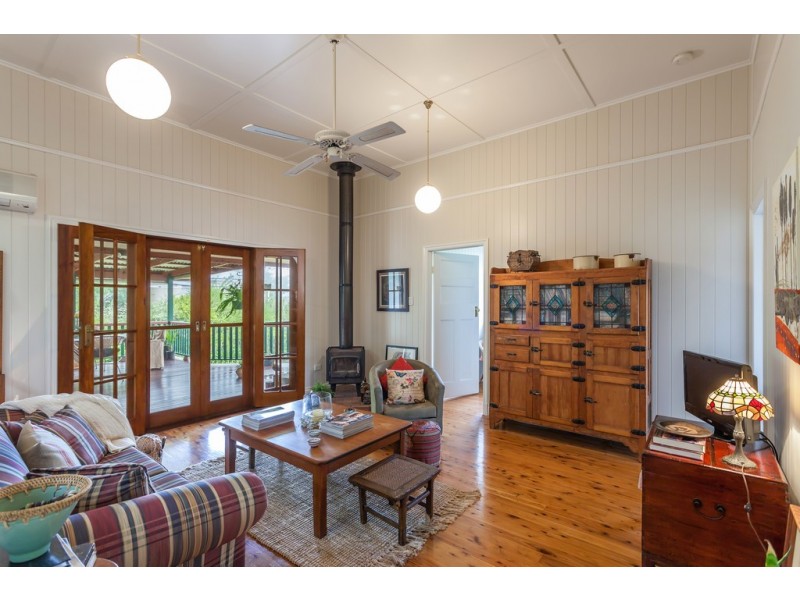 2 Collins Street, Mount Lofty QLD 4350