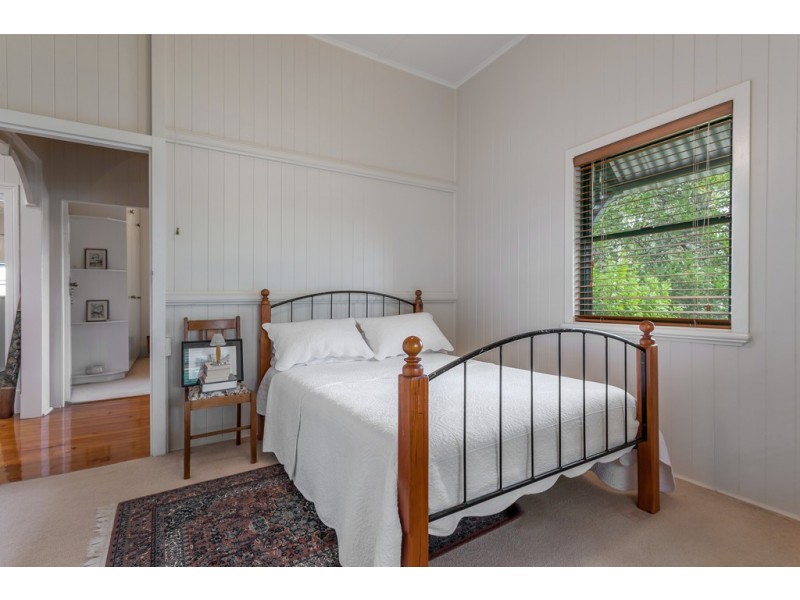 2 Collins Street, Mount Lofty QLD 4350