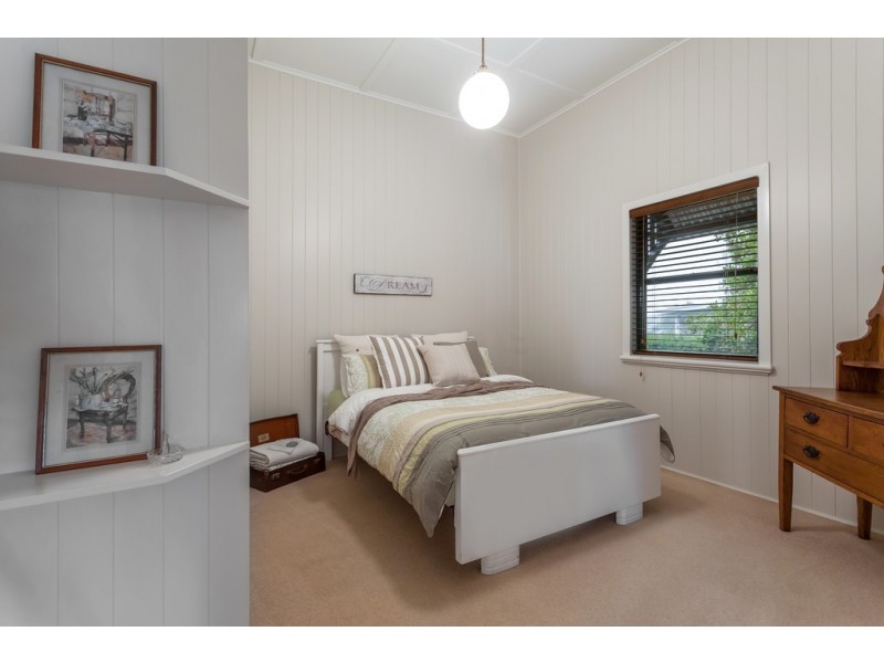 2 Collins Street, Mount Lofty QLD 4350