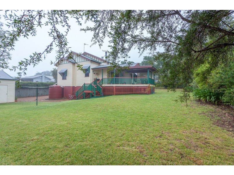 2 Collins Street, Mount Lofty QLD 4350