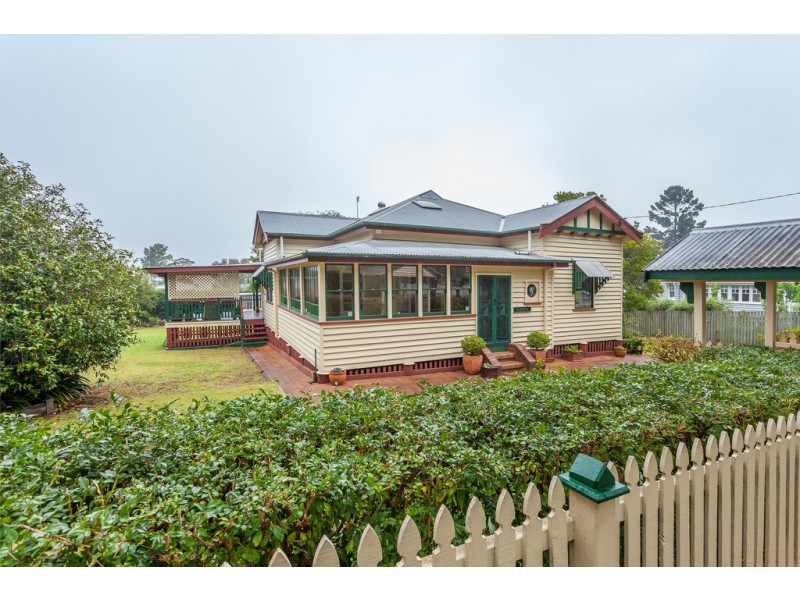 2 Collins Street, Mount Lofty QLD 4350