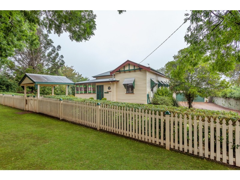 2 Collins Street, Mount Lofty QLD 4350