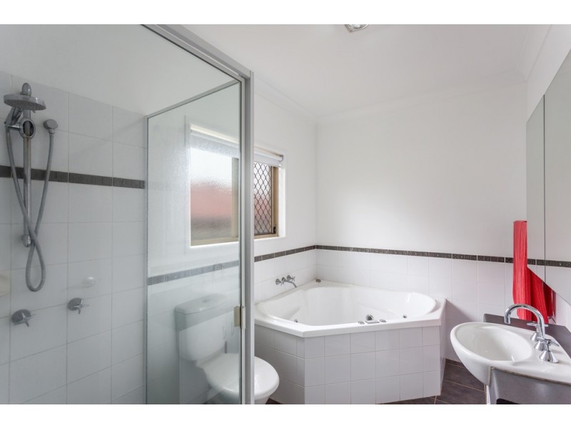 7 Olympus Court, Middle Ridge QLD 4350