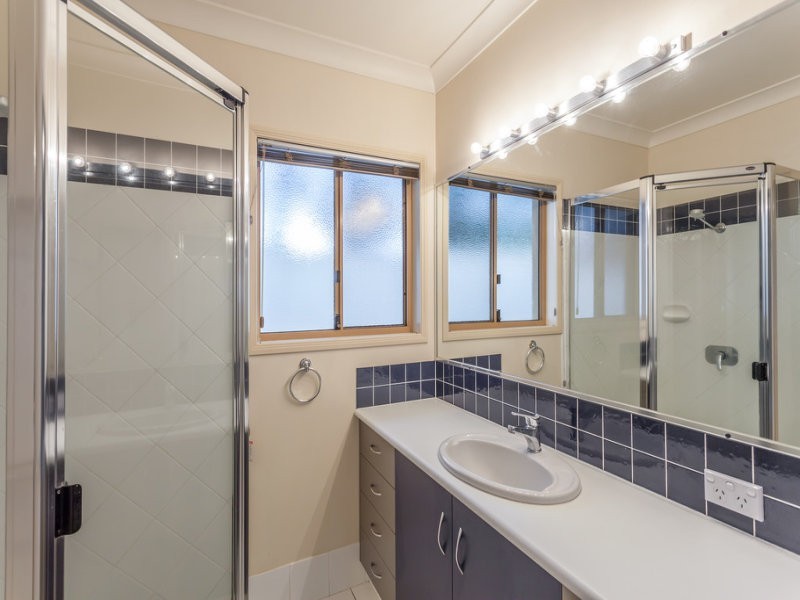 9 Chifley Court, Middle Ridge QLD 4350