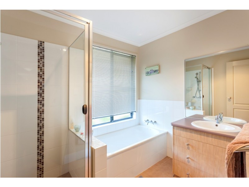 7 Karingal Court, Glenvale QLD 4350