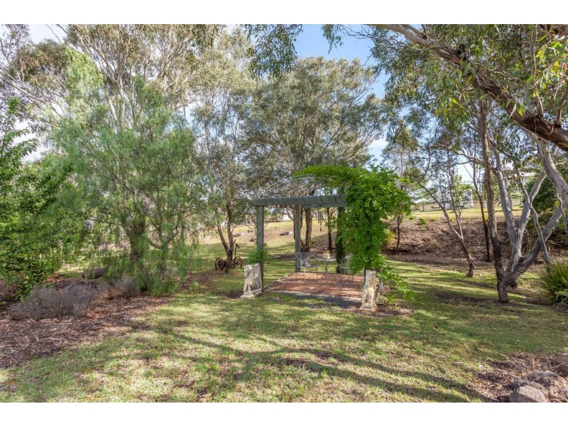 7 Karingal Court, Glenvale QLD 4350