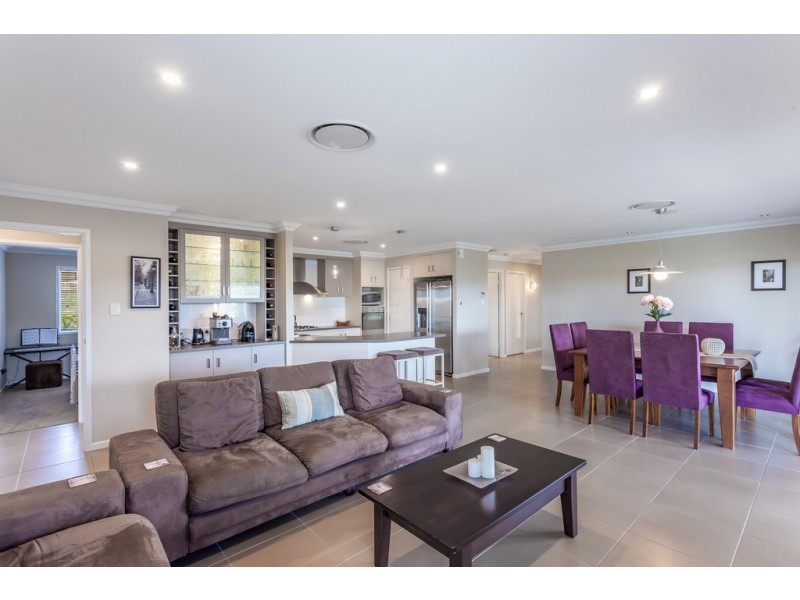 11 Kingston Road, Hodgson Vale QLD 4352