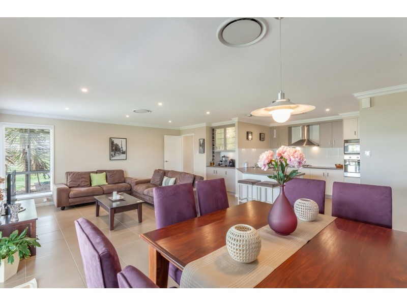 11 Kingston Road, Hodgson Vale QLD 4352