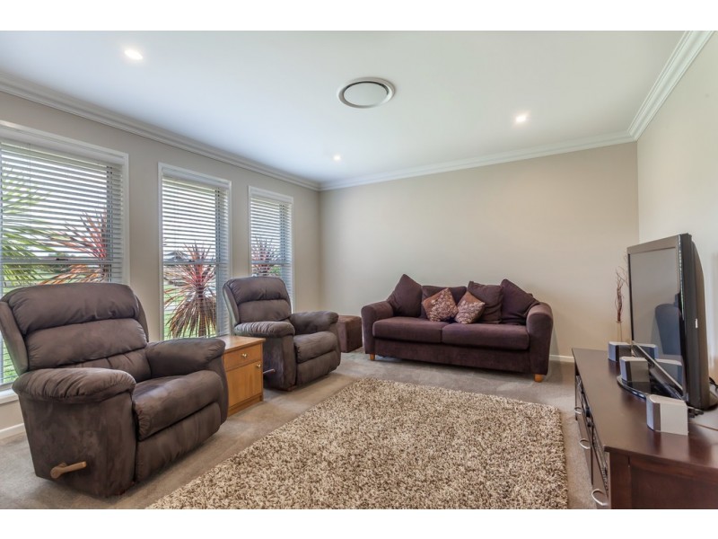 11 Kingston Road, Hodgson Vale QLD 4352