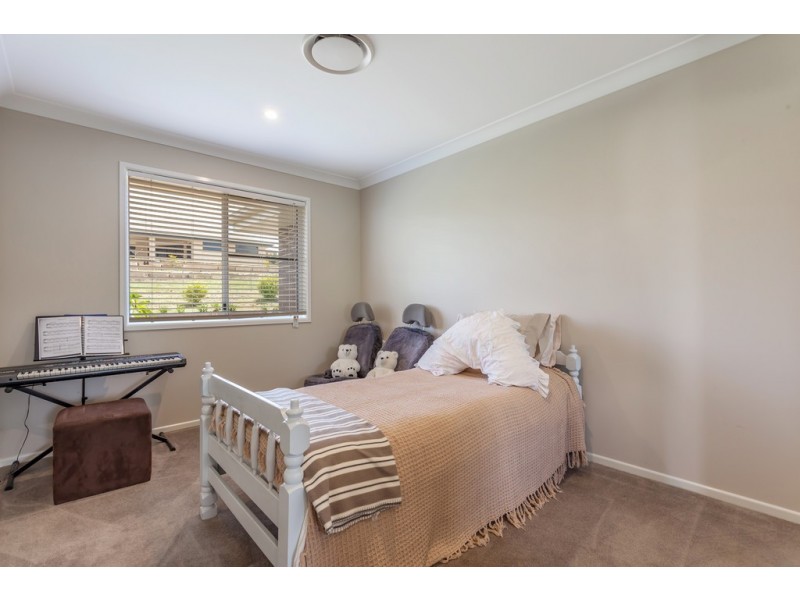 11 Kingston Road, Hodgson Vale QLD 4352