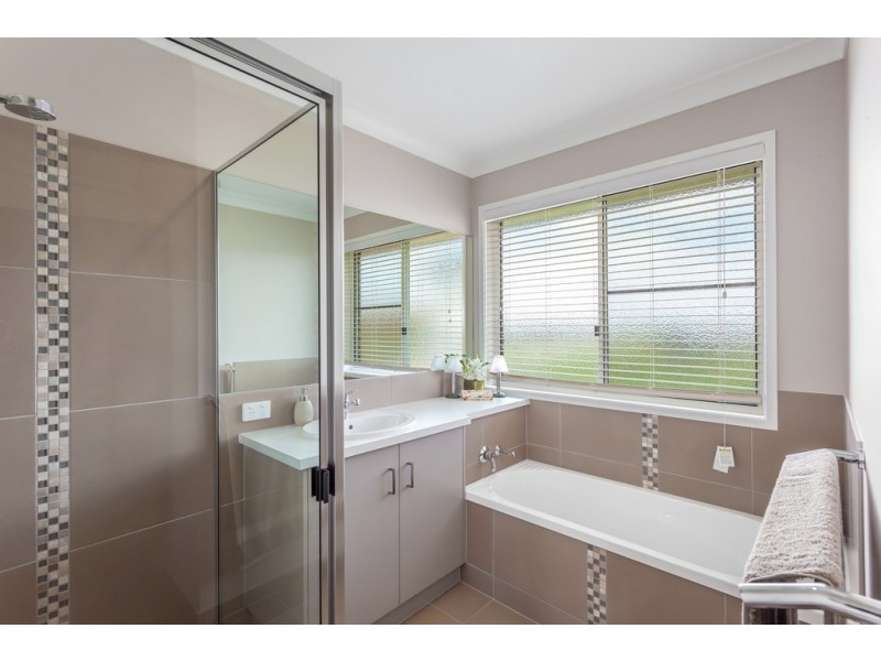 11 Kingston Road, Hodgson Vale QLD 4352