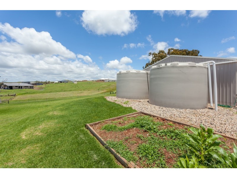 11 Kingston Road, Hodgson Vale QLD 4352