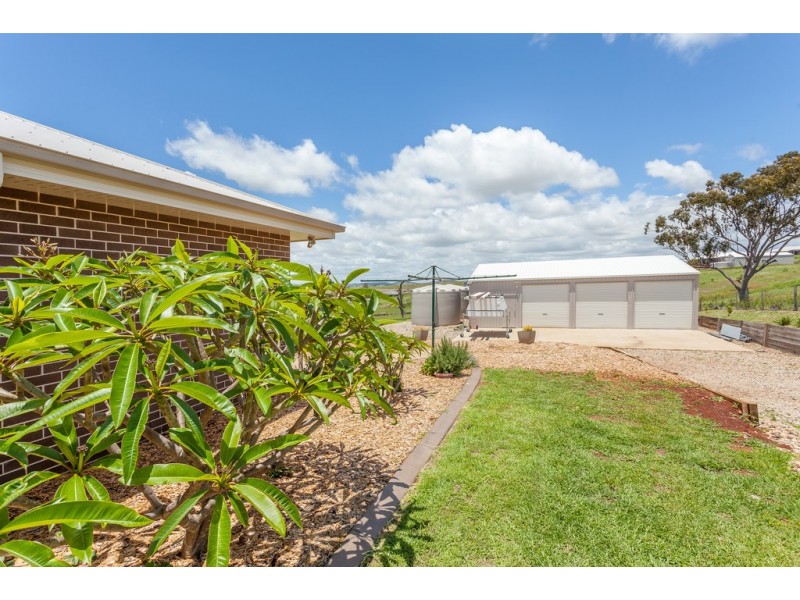11 Kingston Road, Hodgson Vale QLD 4352