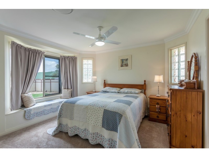 17 Pillar Street, Middle Ridge QLD 4350