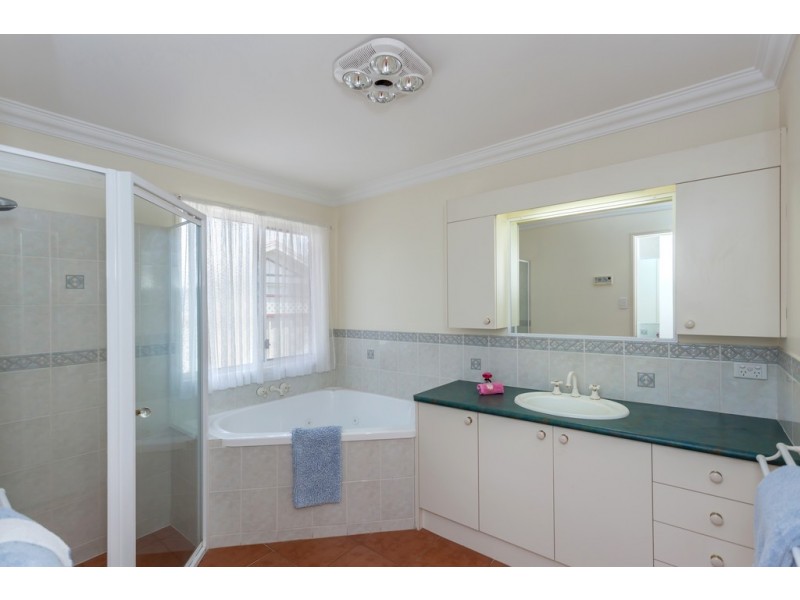 17 Pillar Street, Middle Ridge QLD 4350