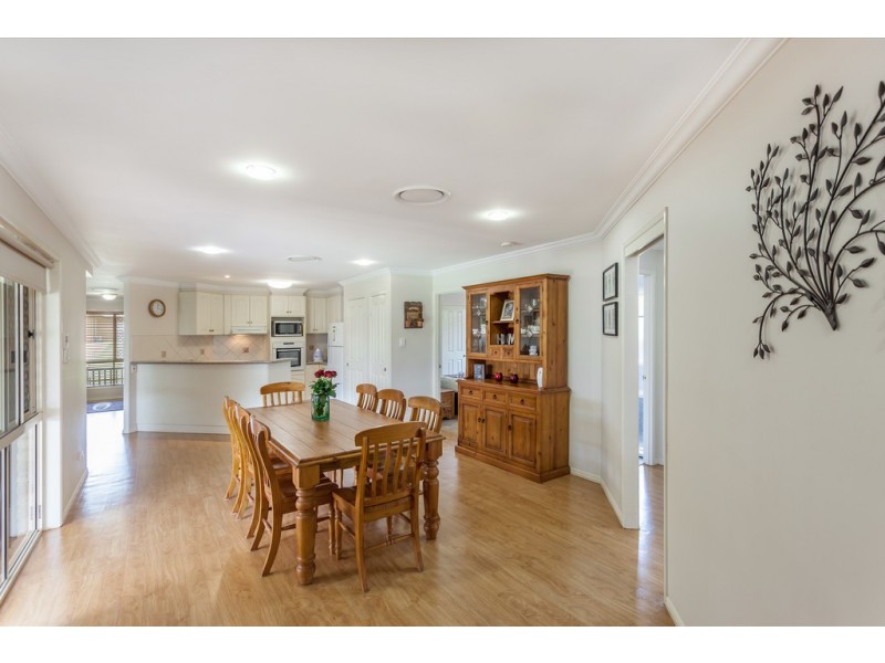 7 Paulene Crescent, Kearneys Spring QLD 4350