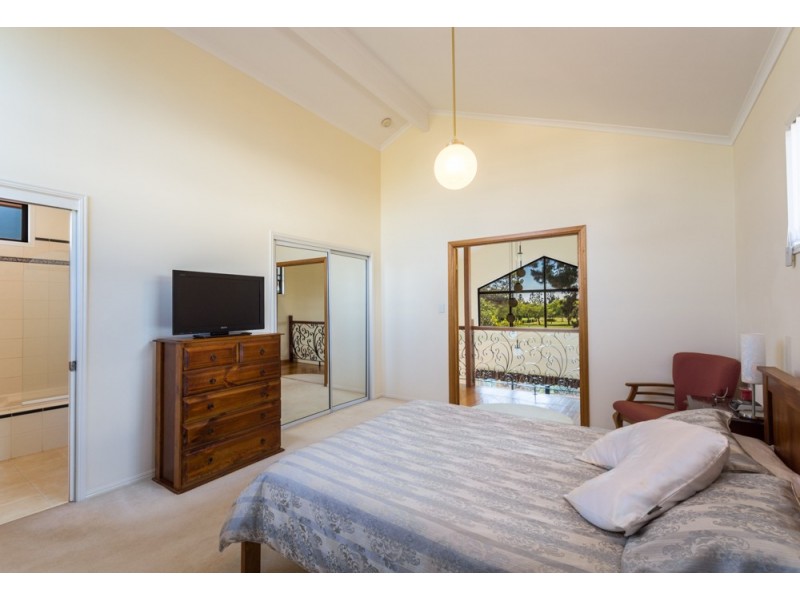 7 Georgina Court, Kearneys Spring QLD 4350
