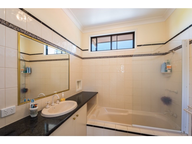 7 Georgina Court, Kearneys Spring QLD 4350