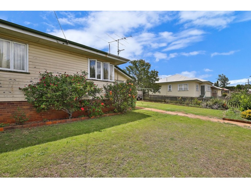 165 North Street, Rockville QLD 4350