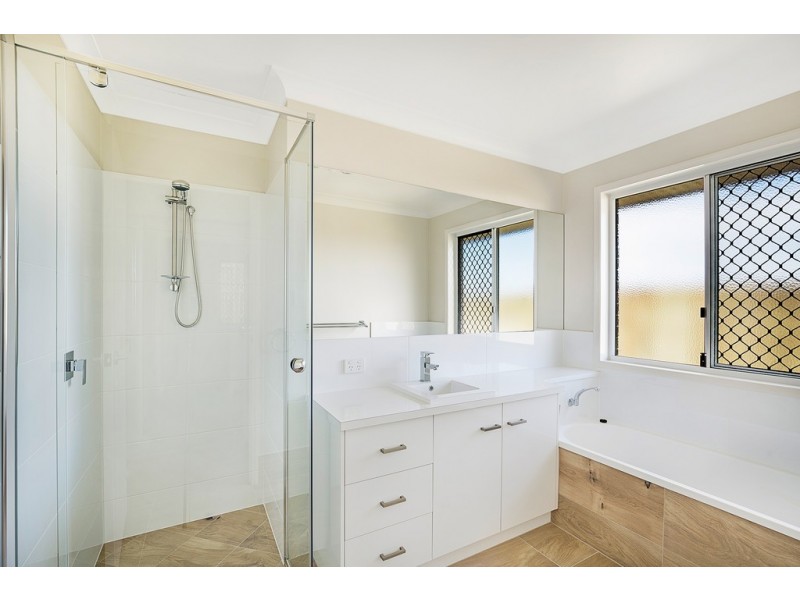 22 Renshaw Crescent, Kearneys Spring QLD 4350