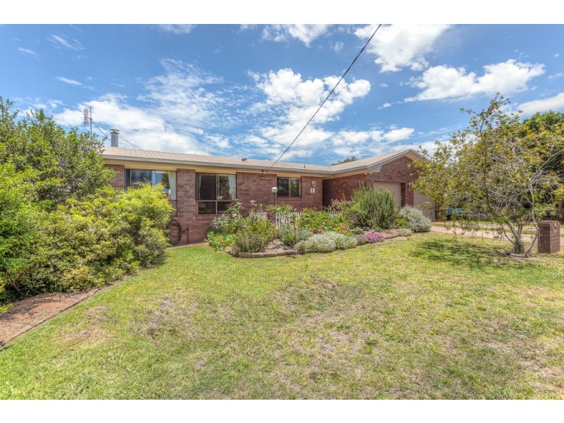 18 Hazel Street, Centenary Heights QLD 4350