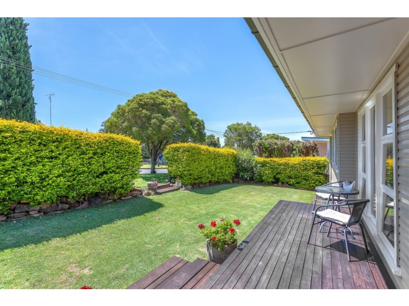 19 Sourris Street, Mount Lofty QLD 4350