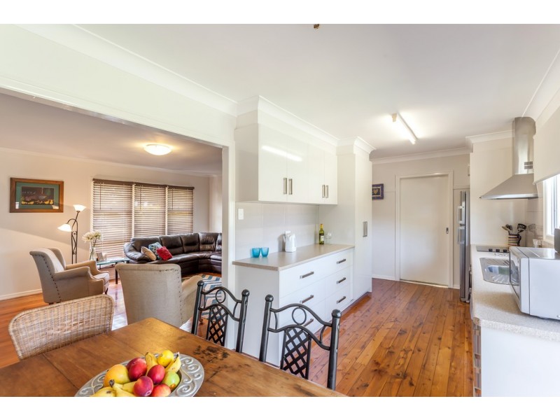 19 Sourris Street, Mount Lofty QLD 4350