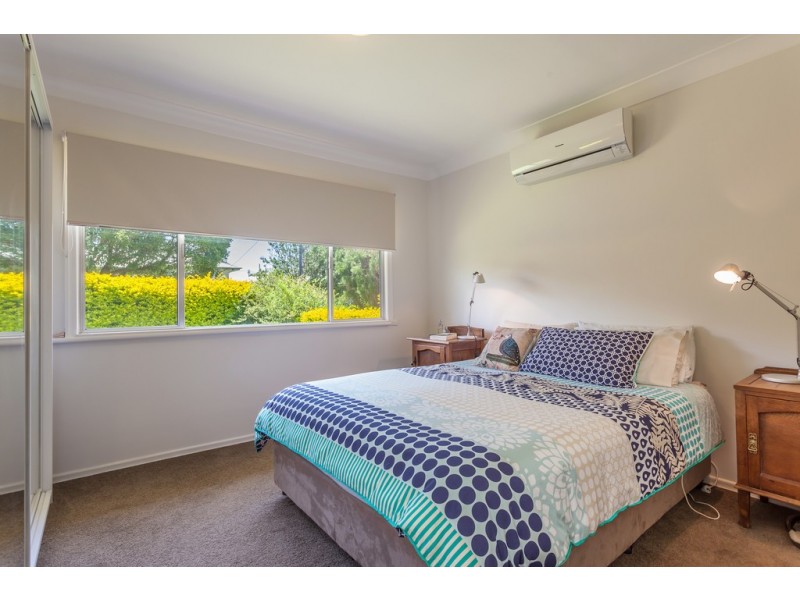 19 Sourris Street, Mount Lofty QLD 4350