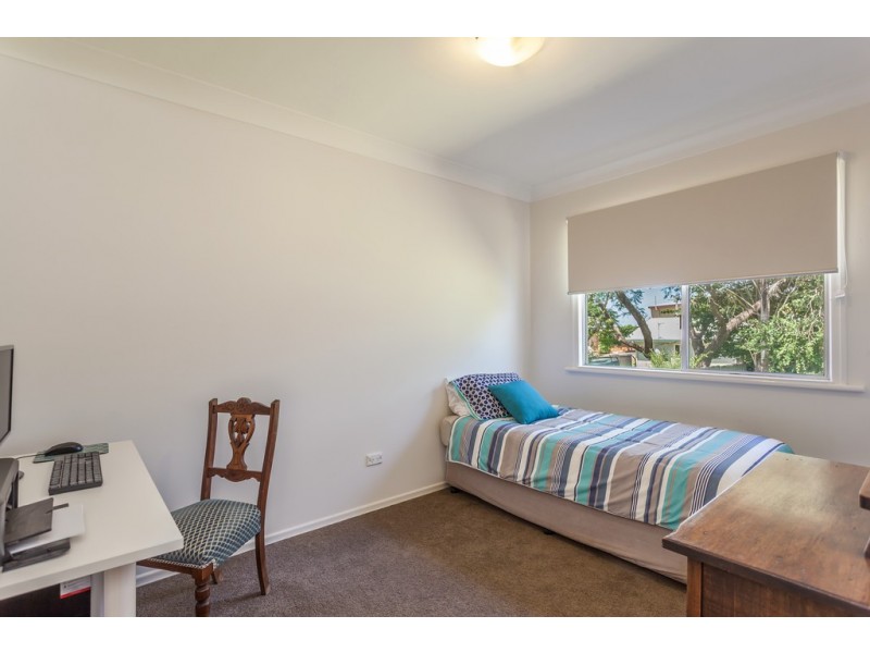 19 Sourris Street, Mount Lofty QLD 4350