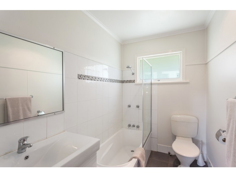 19 Sourris Street, Mount Lofty QLD 4350