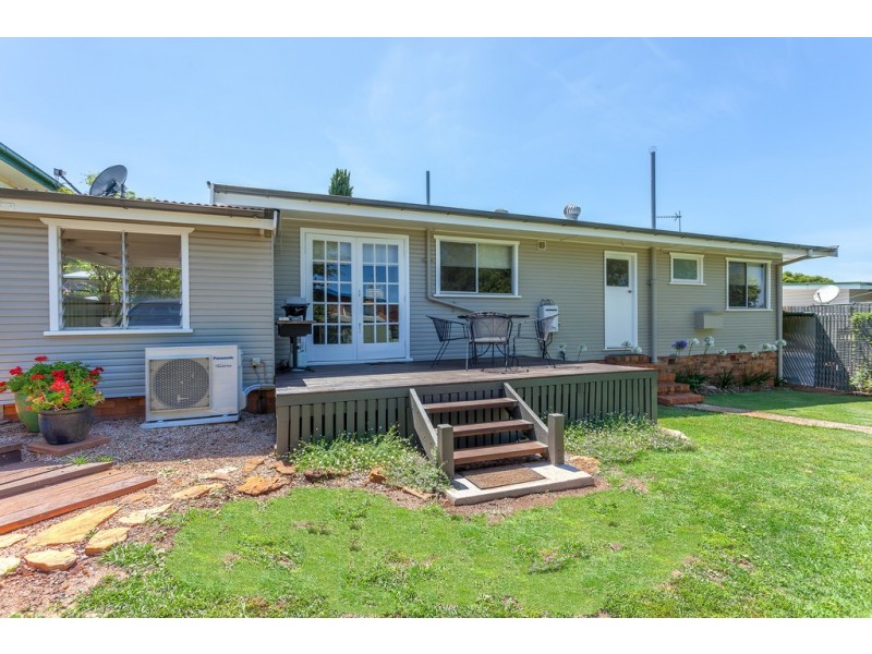 19 Sourris Street, Mount Lofty QLD 4350