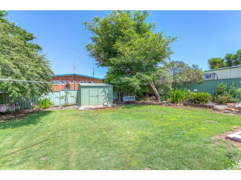 19 Sourris Street, Mount Lofty QLD 4350