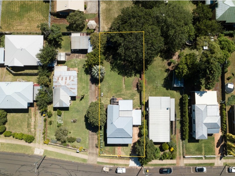 17 O’Quinn Street, Harristown QLD 4350