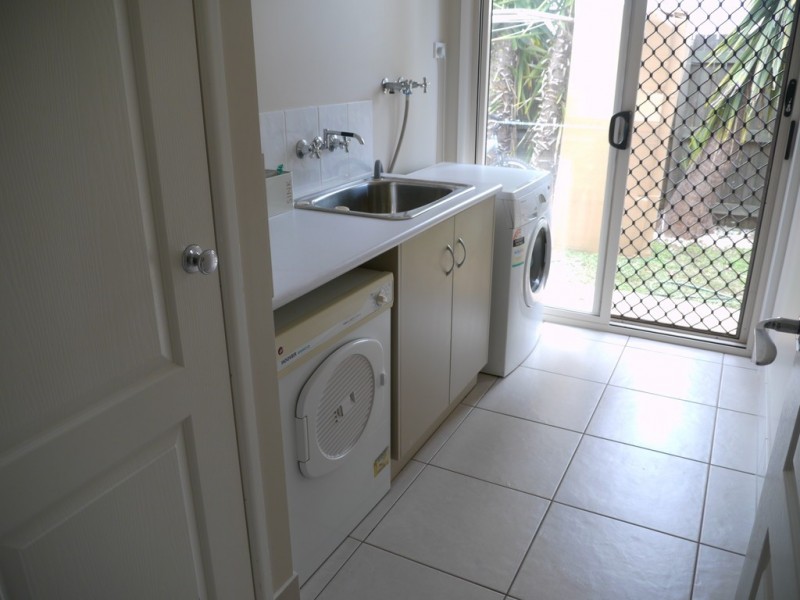 2 Walls Drive, Kearneys Spring QLD 4350