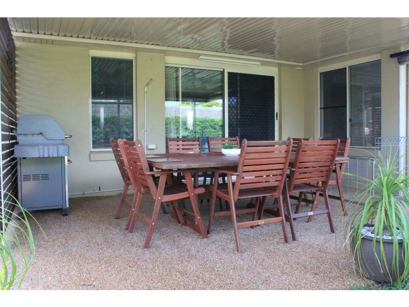2 Walls Drive, Kearneys Spring QLD 4350