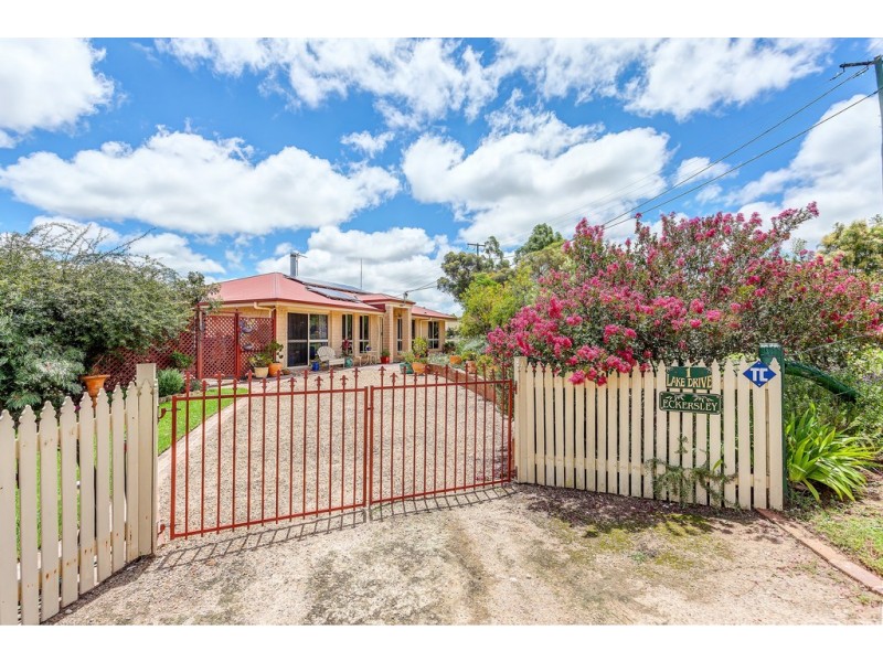 1 Lake Drive, Meringandan QLD 4352