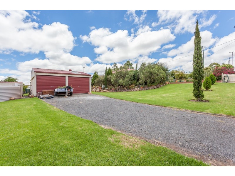 1 Lake Drive, Meringandan QLD 4352