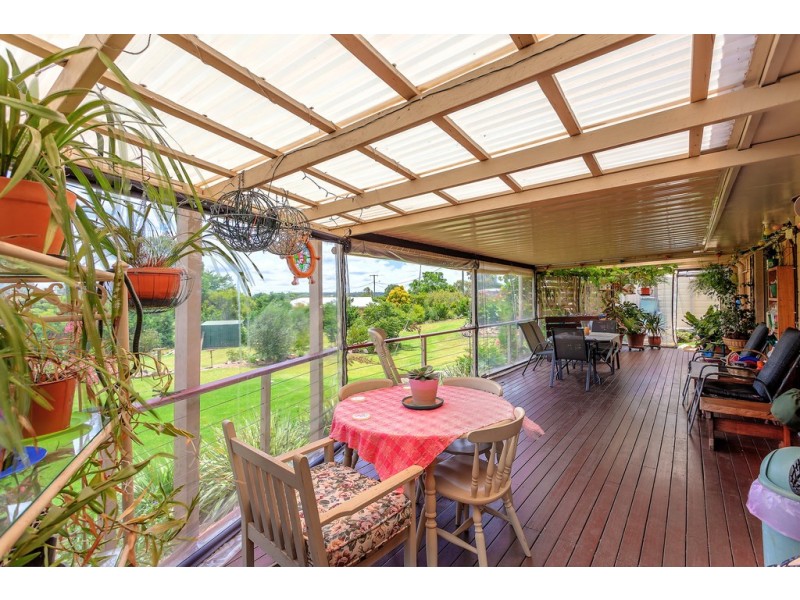 1 Lake Drive, Meringandan QLD 4352