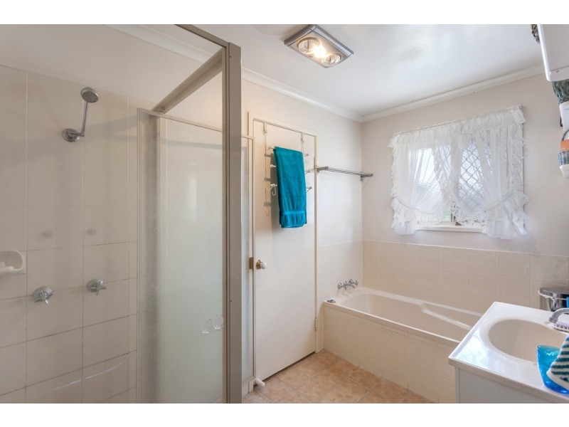 1 Lake Drive, Meringandan QLD 4352