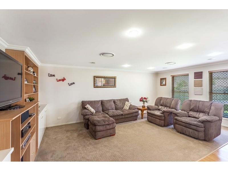 7 Paulene Crescent, Kearneys Spring QLD 4350