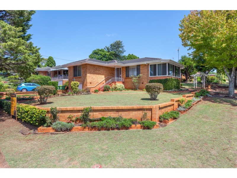 9 Catto Street, Centenary Heights QLD 4350