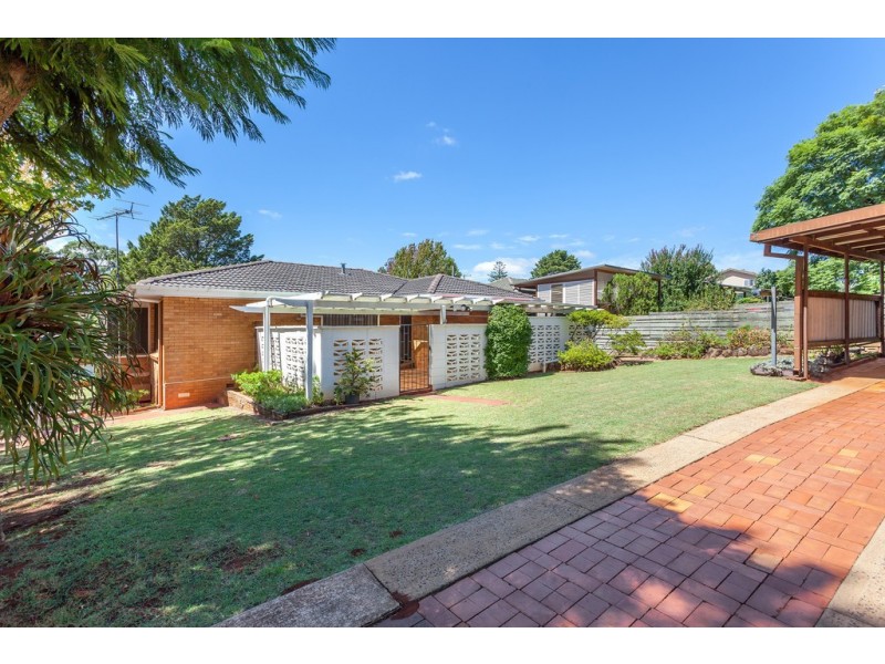 9 Catto Street, Centenary Heights QLD 4350