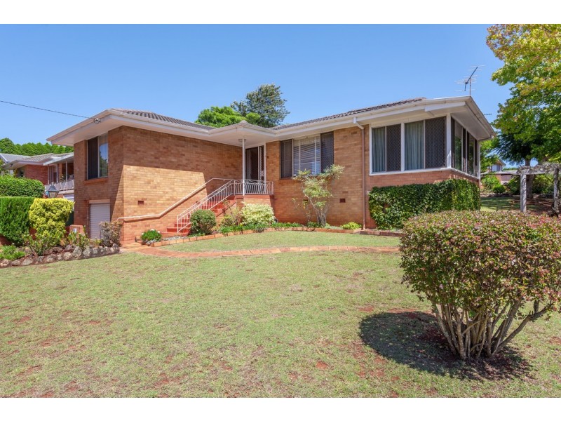 9 Catto Street, Centenary Heights QLD 4350