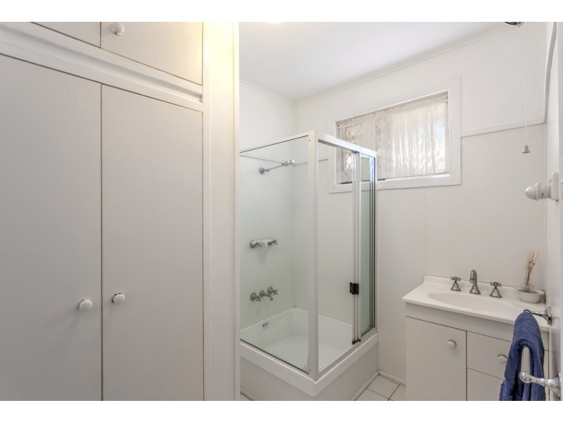 2B Jonathan Street, Rockville QLD 4350