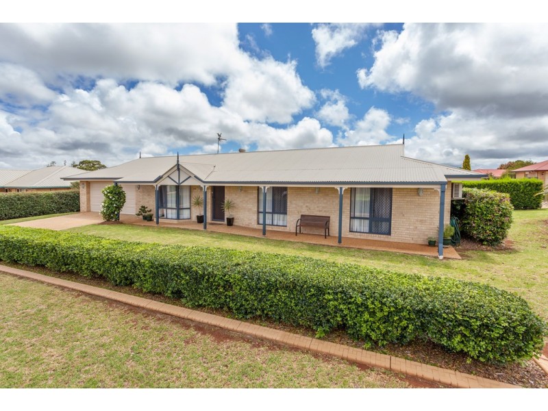 21 Hinchliffe Drive (Corner Alroe Ct), Kearneys Spring QLD 4350