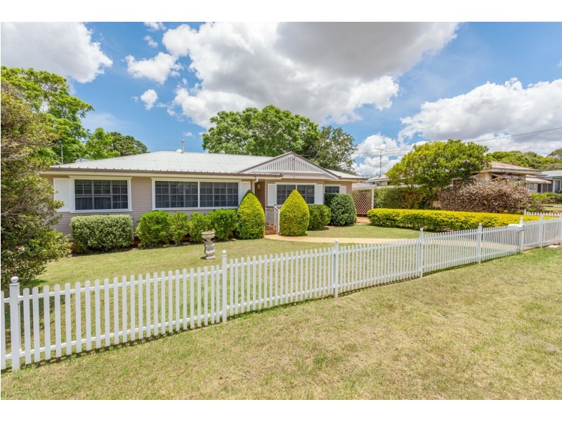 2 Stehn Street, Harristown QLD 4350